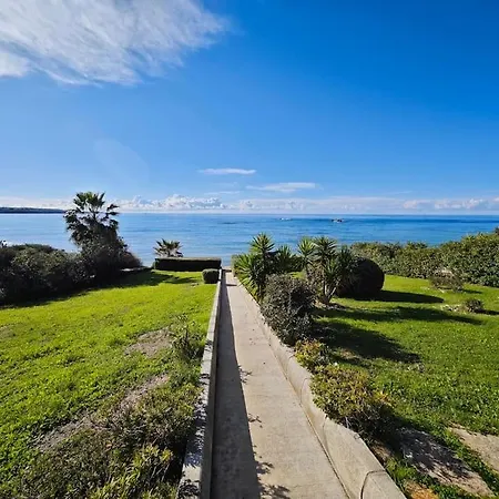 Rosalia Villa Coral Bay