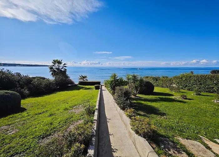 Rosalia Villa Coral Bay